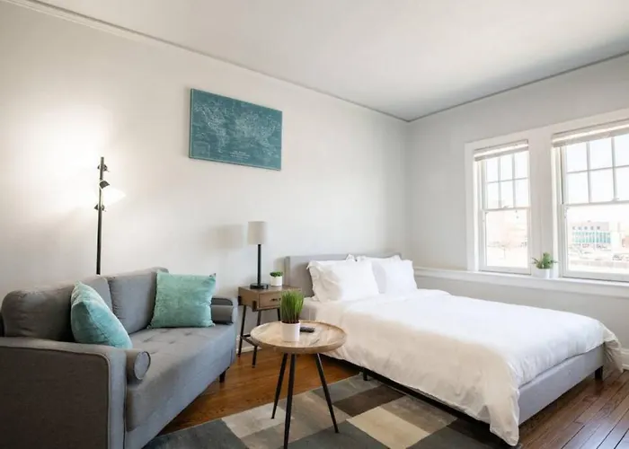 Vibes - Modern In The Heart Of Downtown Peoria