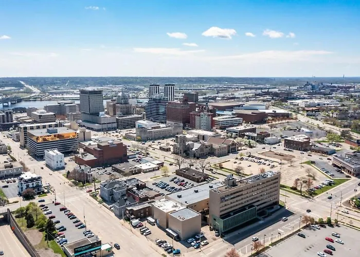 Vibes - Modern In The Heart Of Downtown Peoria