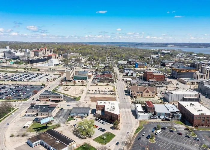 Vibes - Modern In The Heart Of Downtown Peoria